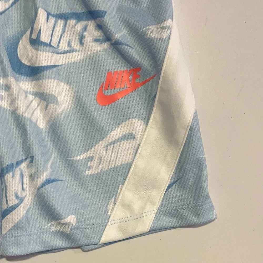 NEW! NIKE 2-PIECE T-SHIRT AND NIKE LOGO SHORTS SET. SIZE 5. BOYS. - Picture 4 of 10